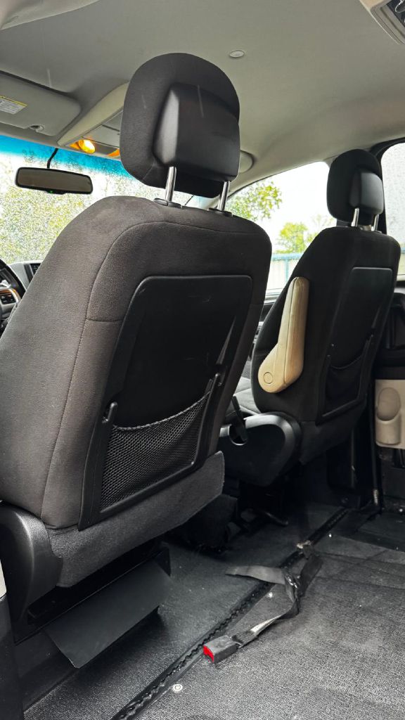 Photo 12 of this DODGE GRAND CARAVAN