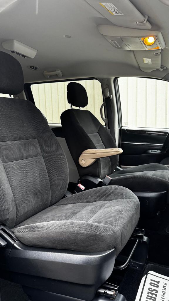 Photo 16 of this DODGE GRAND CARAVAN
