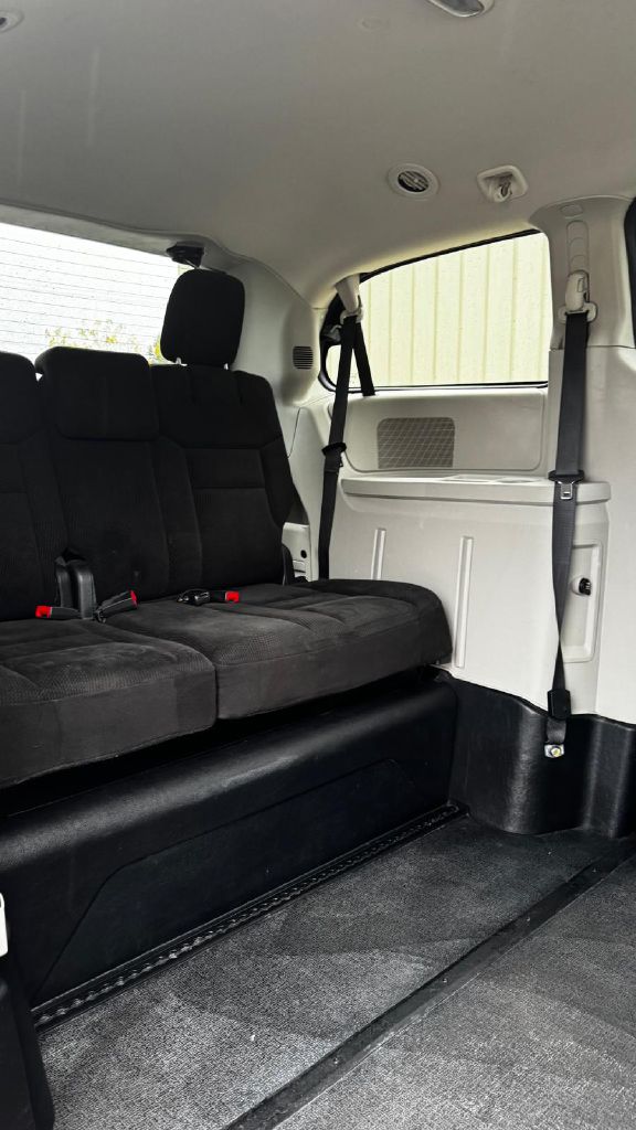 Photo 17 of this DODGE GRAND CARAVAN