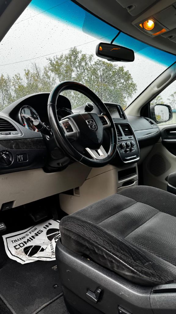 Photo 21 of this DODGE GRAND CARAVAN