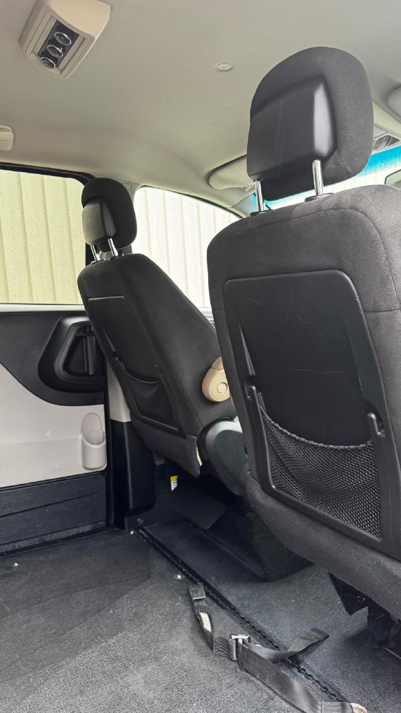 Photo 22 of this DODGE GRAND CARAVAN