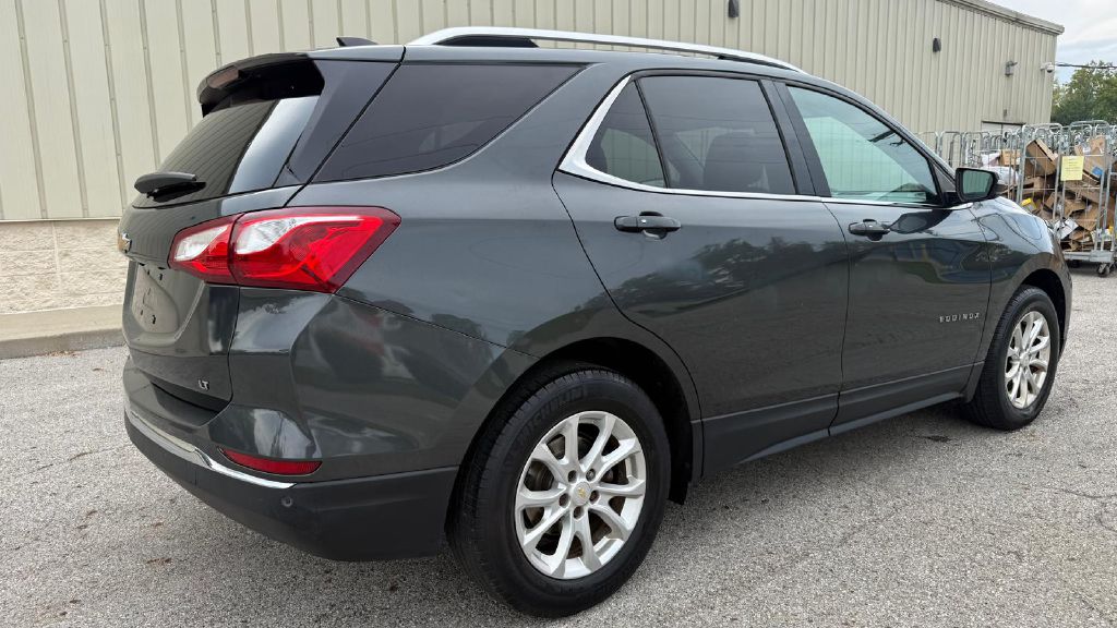 Photo 4 of this CHEVROLET EQUINOX