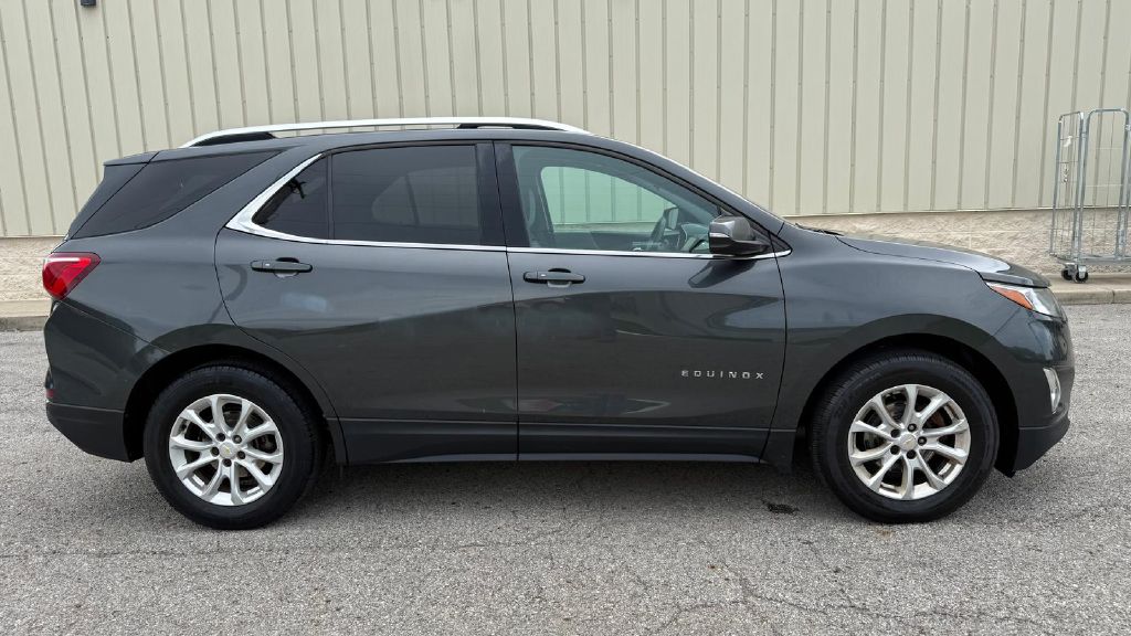 Photo 5 of this CHEVROLET EQUINOX