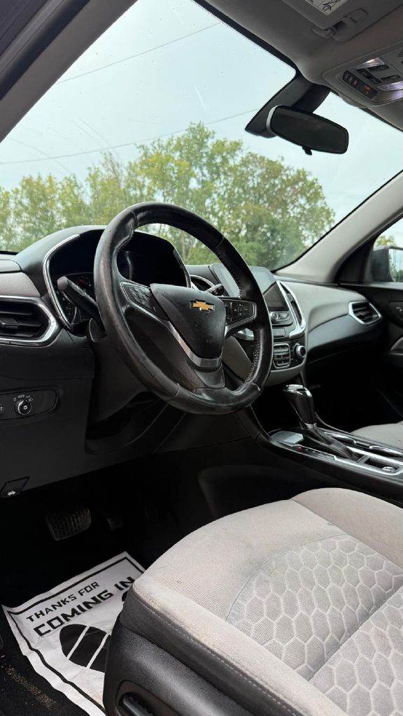 Photo 8 of this CHEVROLET EQUINOX