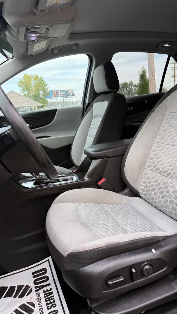Photo 9 of this CHEVROLET EQUINOX