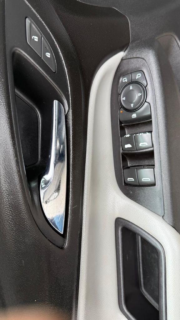 Photo 10 of this CHEVROLET EQUINOX