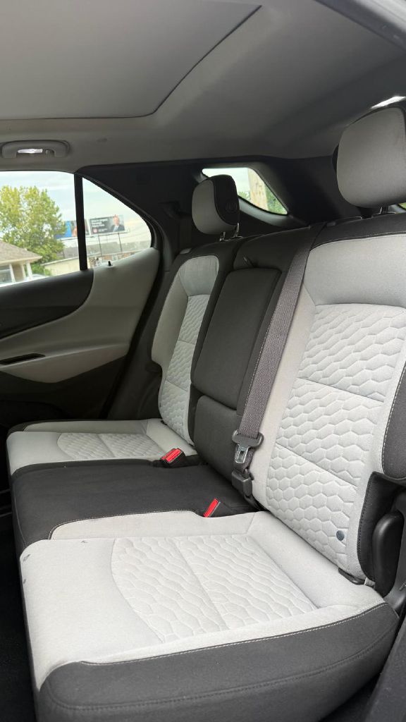 Photo 13 of this CHEVROLET EQUINOX