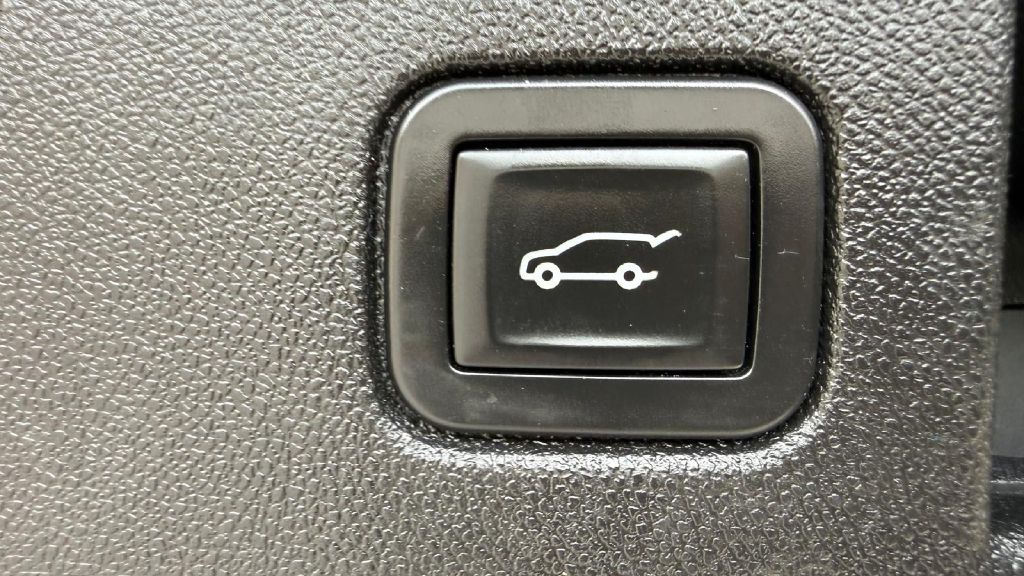 Photo 15 of this CHEVROLET EQUINOX
