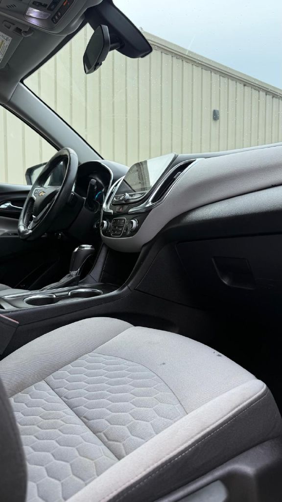Photo 16 of this CHEVROLET EQUINOX