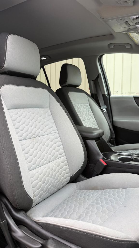 Photo 17 of this CHEVROLET EQUINOX