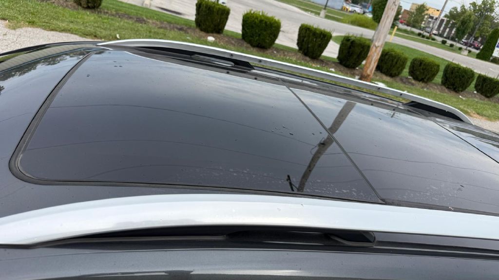 Photo 21 of this CHEVROLET EQUINOX