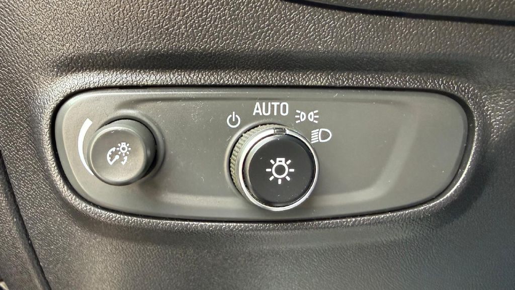 Photo 22 of this CHEVROLET EQUINOX