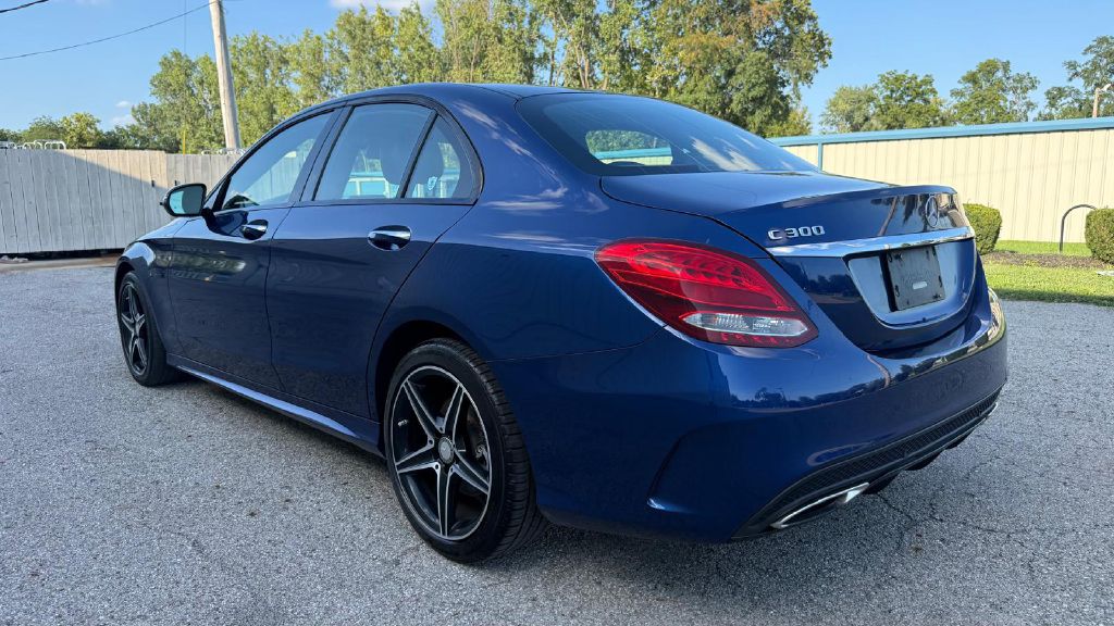 Photo 2 of this MERCEDES-BENZ C-CLASS