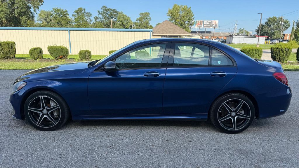 Photo 3 of this MERCEDES-BENZ C-CLASS