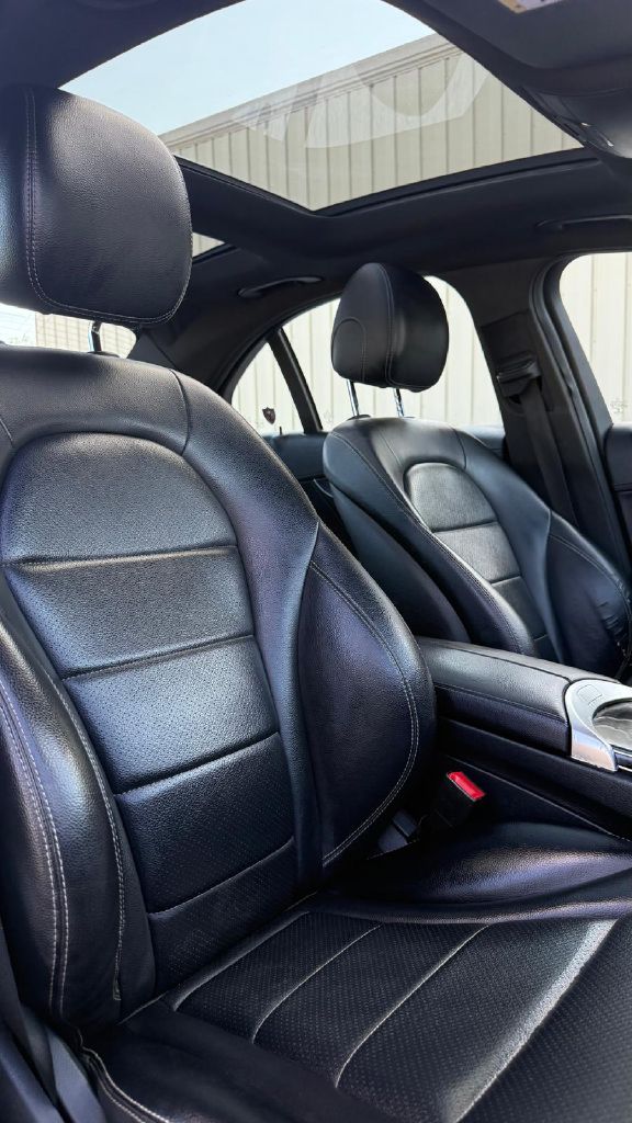 Photo 15 of this MERCEDES-BENZ C-CLASS