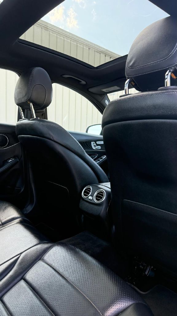 Photo 16 of this MERCEDES-BENZ C-CLASS