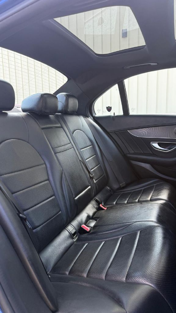 Photo 17 of this MERCEDES-BENZ C-CLASS