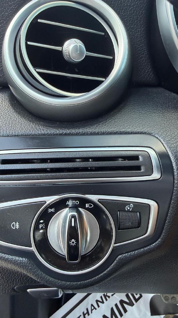 Photo 19 of this MERCEDES-BENZ C-CLASS