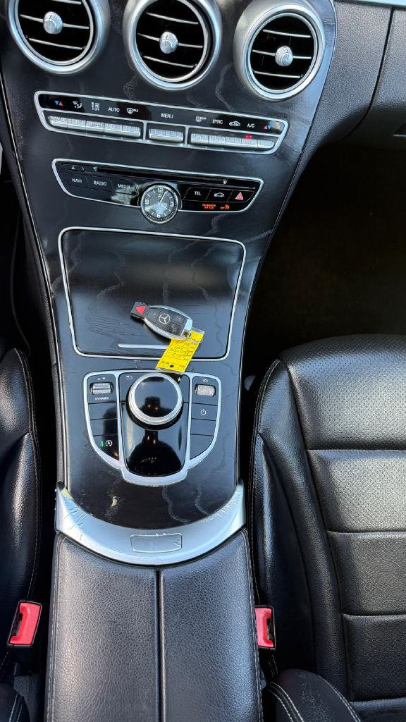 Photo 20 of this MERCEDES-BENZ C-CLASS