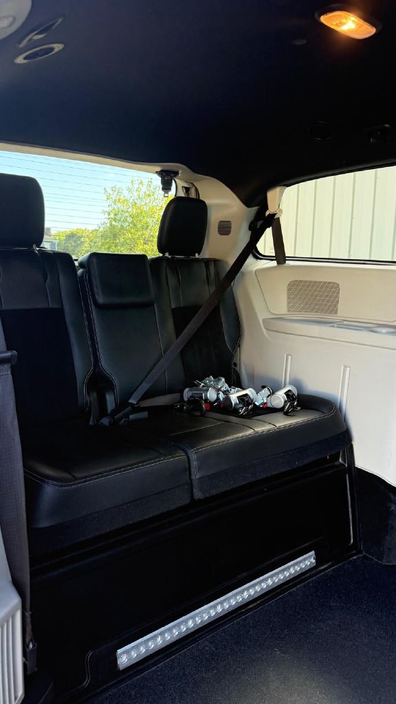 Photo 5 of this DODGE GRAND CARAVAN