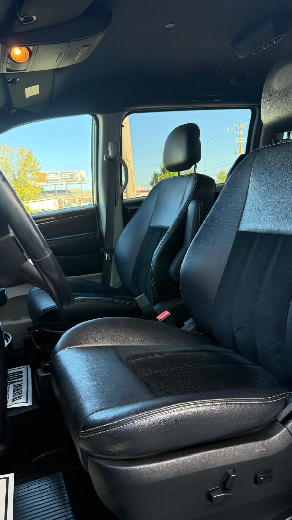 Photo 11 of this DODGE GRAND CARAVAN