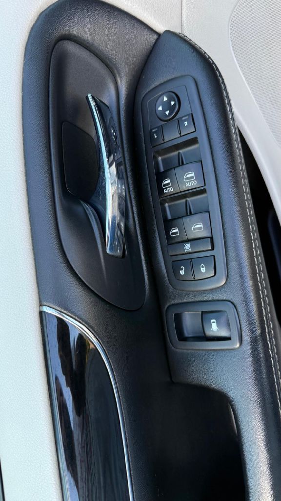 Photo 12 of this DODGE GRAND CARAVAN