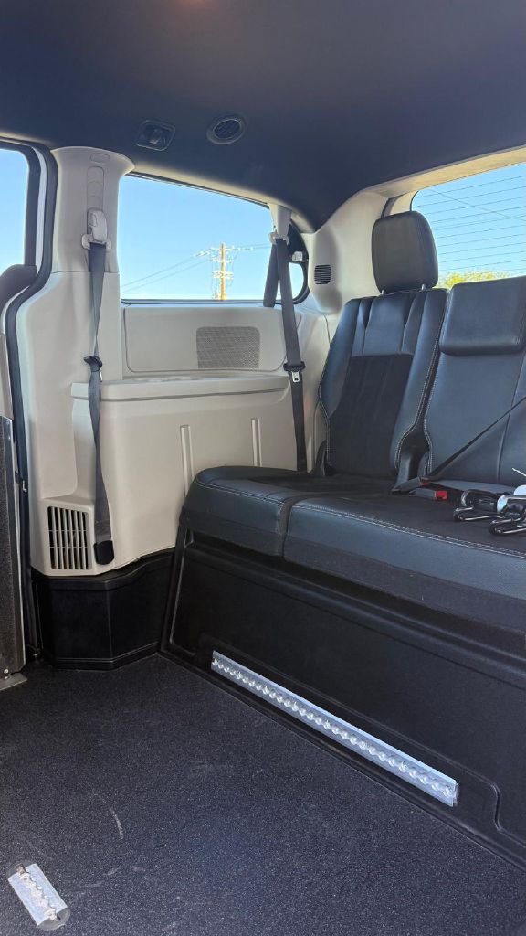Photo 14 of this DODGE GRAND CARAVAN