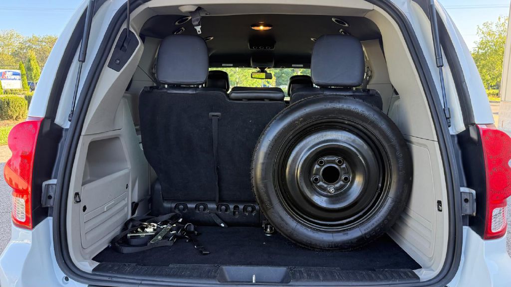 Photo 17 of this DODGE GRAND CARAVAN