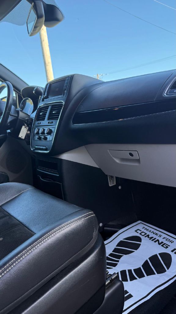 Photo 21 of this DODGE GRAND CARAVAN