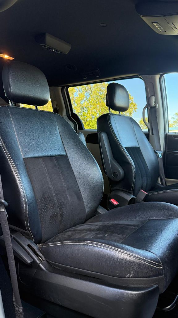 Photo 22 of this DODGE GRAND CARAVAN
