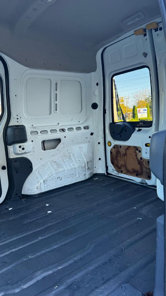Photo 9 of this FORD TRANSIT CONNECT