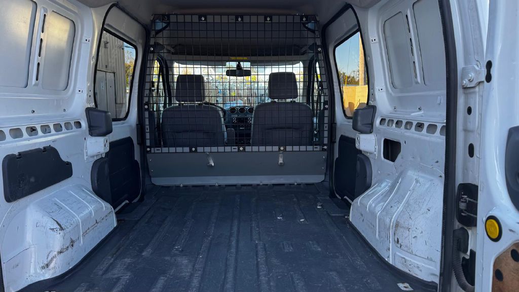Photo 11 of this FORD TRANSIT CONNECT