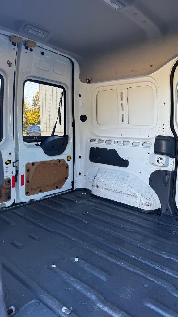 Photo 12 of this FORD TRANSIT CONNECT