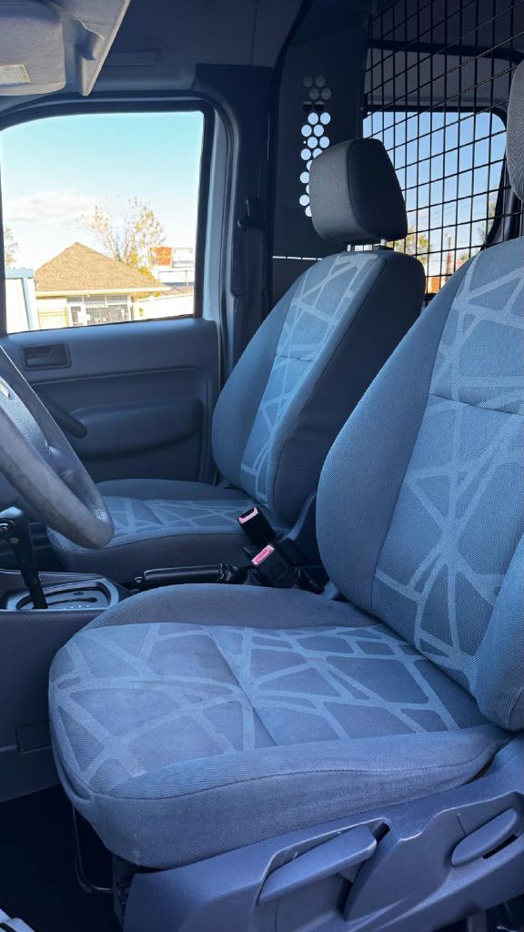 Photo 23 of this FORD TRANSIT CONNECT