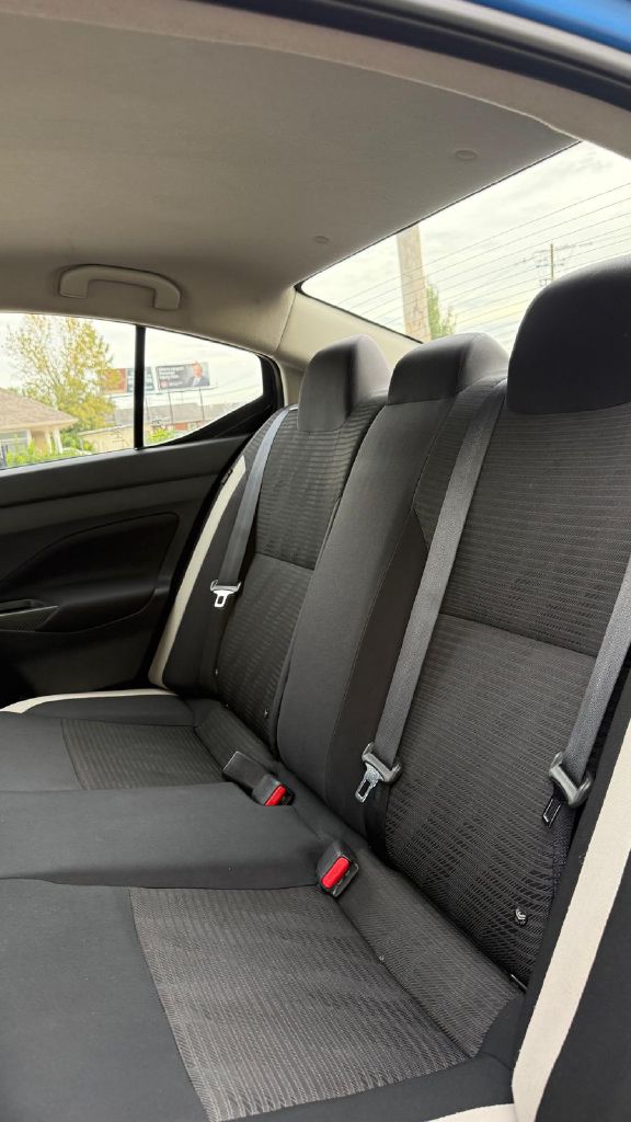 Photo 13 of this NISSAN VERSA