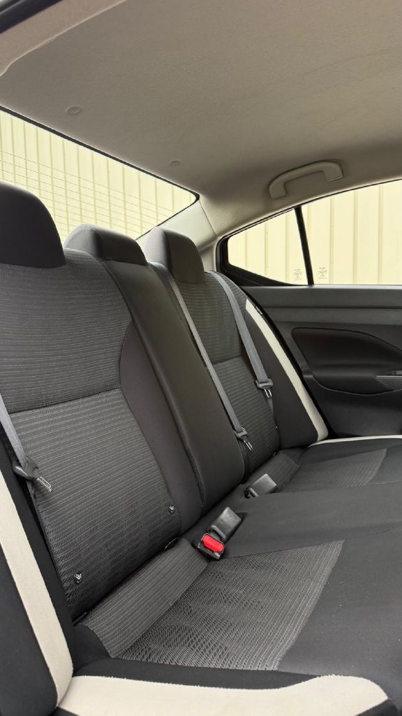 Photo 16 of this NISSAN VERSA