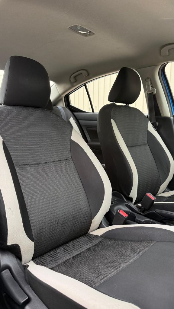 Photo 18 of this NISSAN VERSA