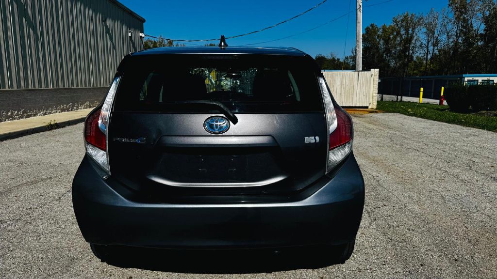 Photo 4 of this TOYOTA PRIUS C