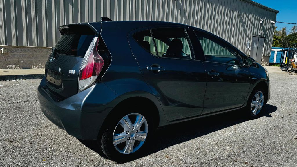 Photo 5 of this TOYOTA PRIUS C