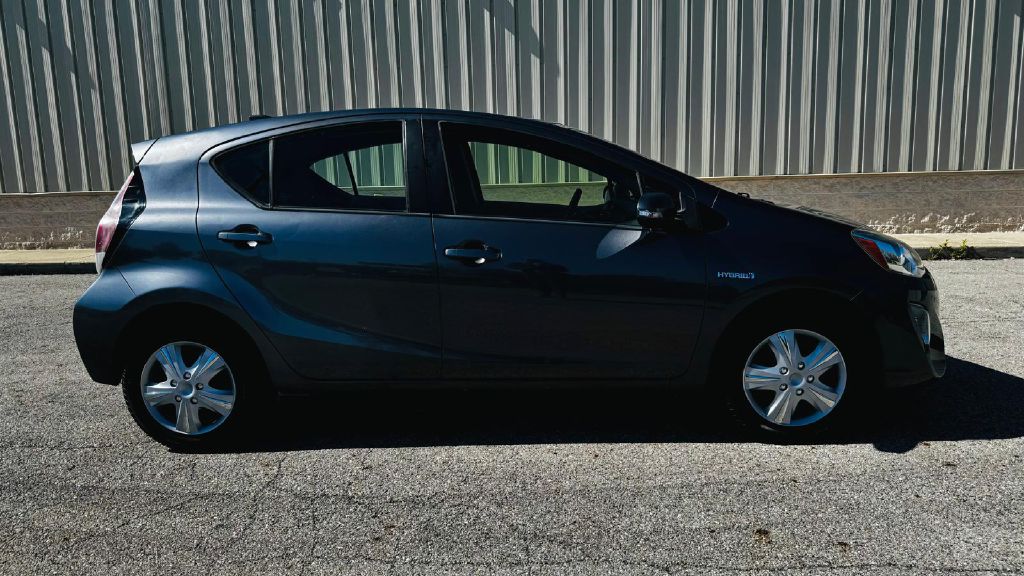 Photo 6 of this TOYOTA PRIUS C