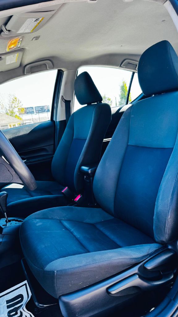 Photo 10 of this TOYOTA PRIUS C