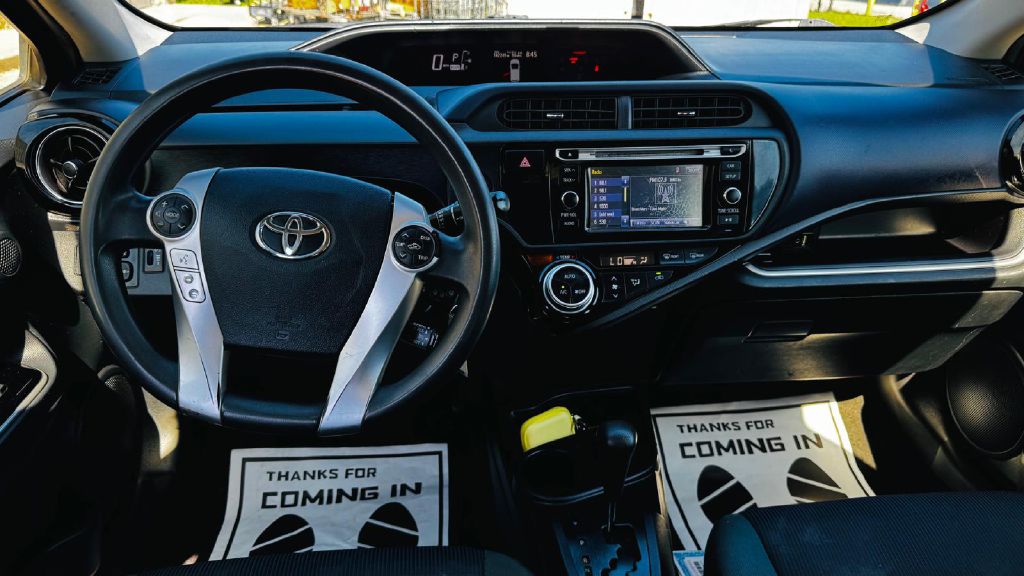 Photo 12 of this TOYOTA PRIUS C