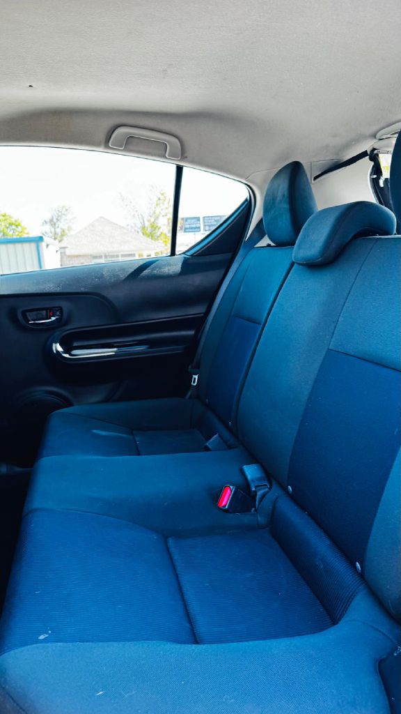 Photo 14 of this TOYOTA PRIUS C