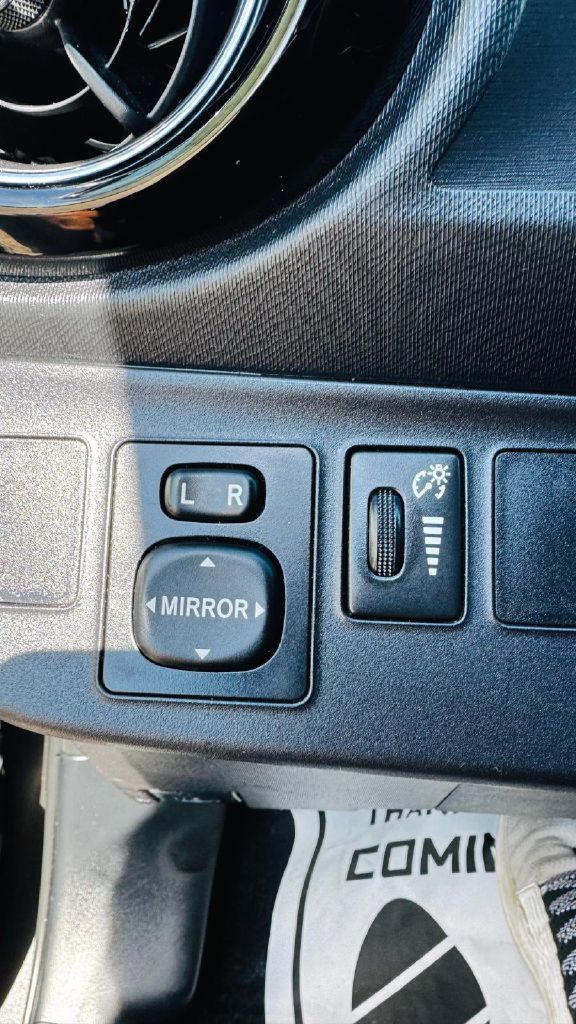 Photo 20 of this TOYOTA PRIUS C