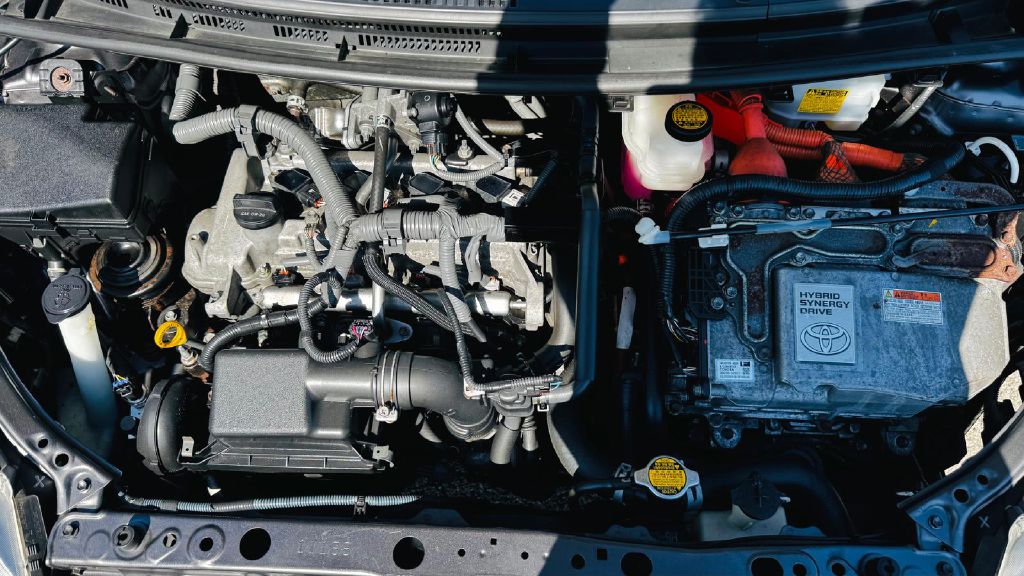 Photo 24 of this TOYOTA PRIUS C