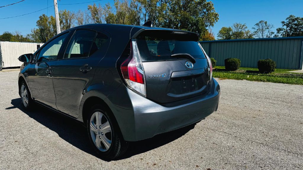 Photo 2 of this TOYOTA PRIUS C