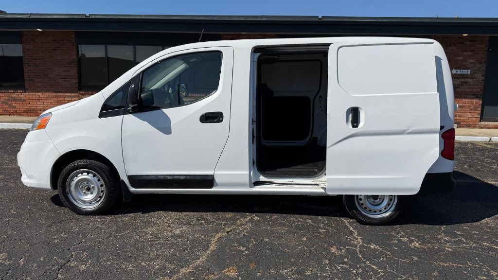 Photo 2 of this NISSAN NV200