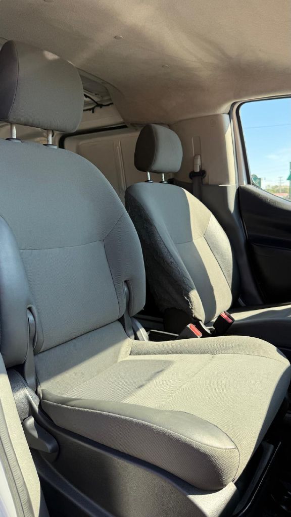 Photo 18 of this NISSAN NV200
