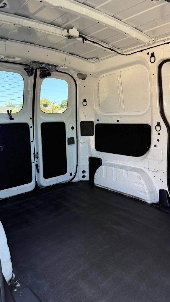 Photo 19 of this NISSAN NV200
