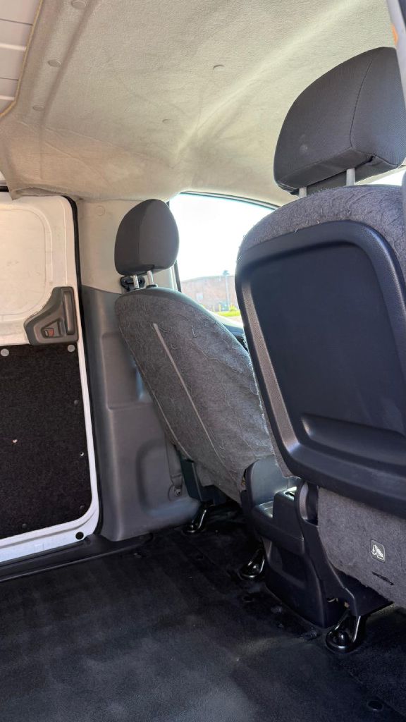Photo 20 of this NISSAN NV200